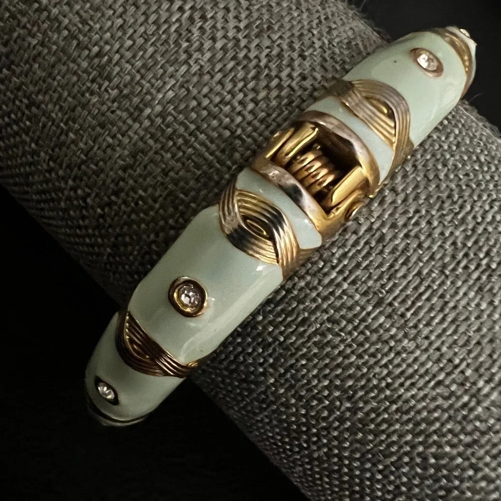 Vintage Mint Green Enamel Gold Tone Hinged Bangle Bracelet 7.25